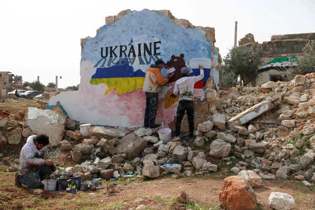 <p>Artists in Idlib province paint a mural  to protest against Russia's military operation in Ukraine</p>