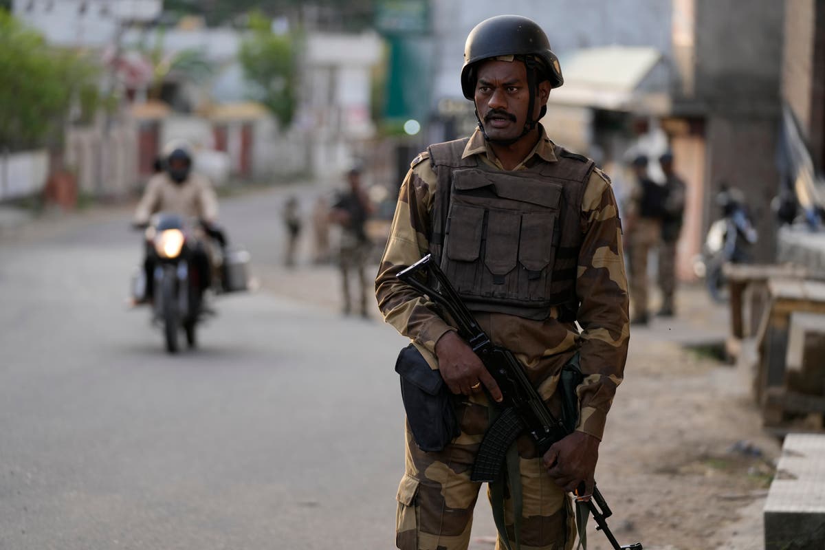 Modi visits Indian-controlled Kashmir amid tight security Modi visits Indian-controlled Kashmir amid tight security