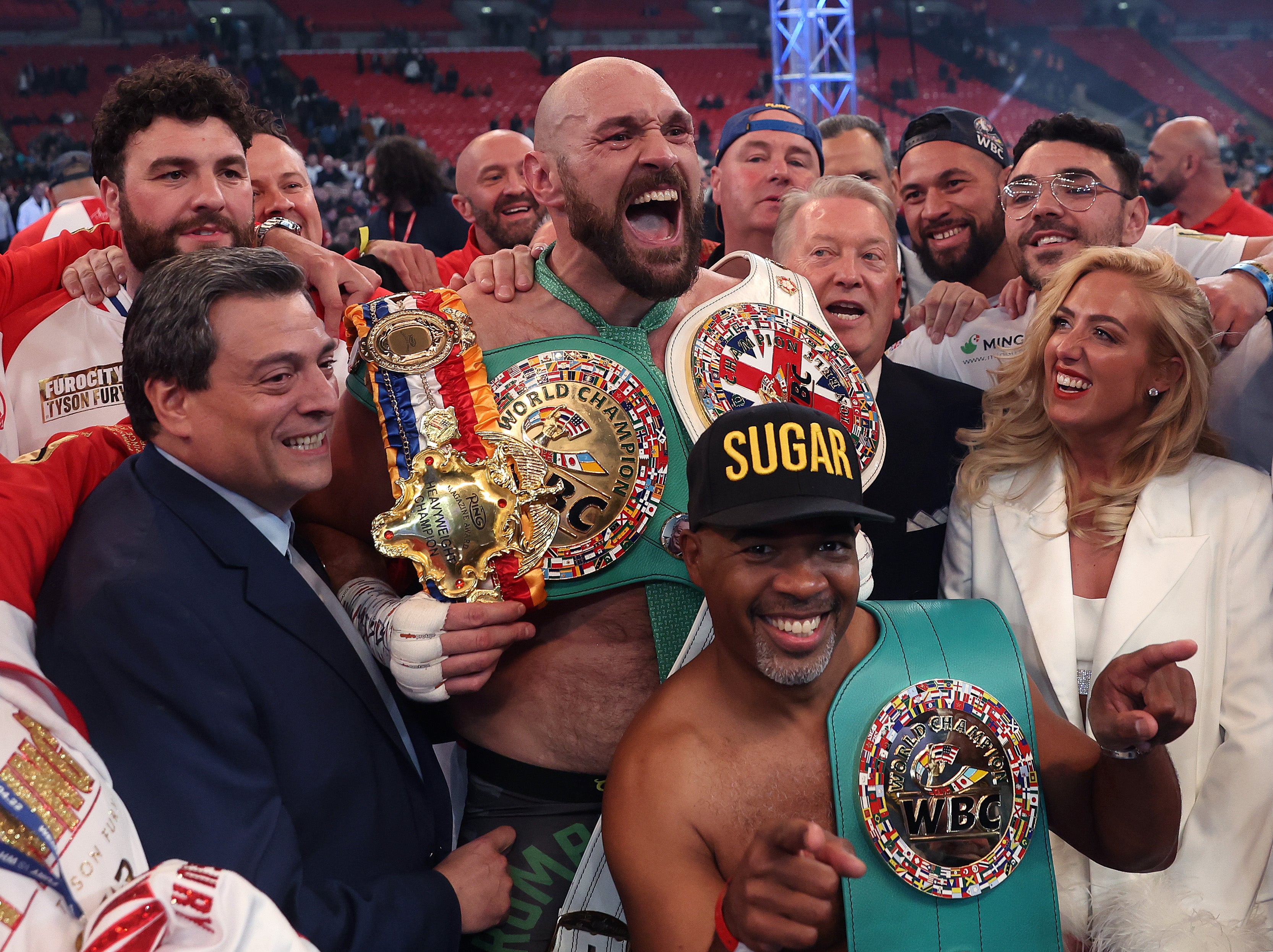 Tyson Fury remained unbeaten with a sixth round victory over Dillian Whyte