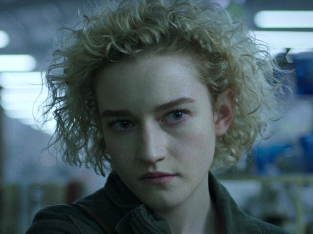 <p>Julia Garner</p>