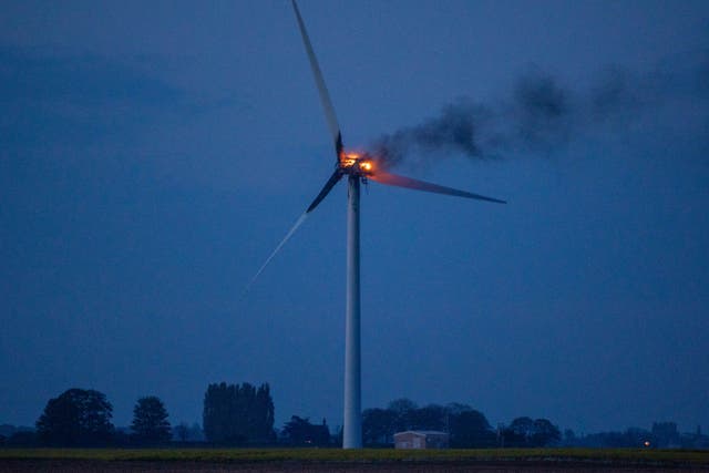 Dramatic pictures show wind turbine on fire in Cambridgeshire | The ...