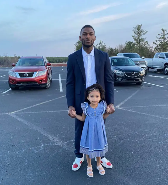Aschod Ewing-Meeks is seen posing with his 4-year-old daughter, Bella.
