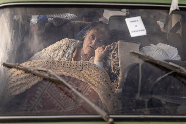 Varta, de 81 años, tuvo que viajar cuatro días en coche con su familia para escapar de Mariupol