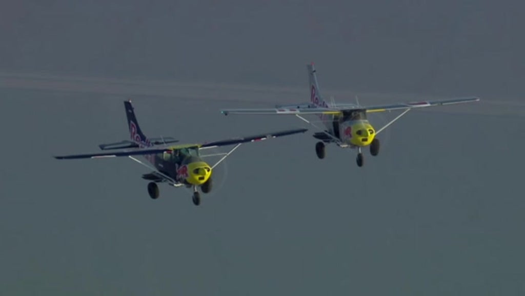 Skydivers’ attempt to swap planes mid-air fails