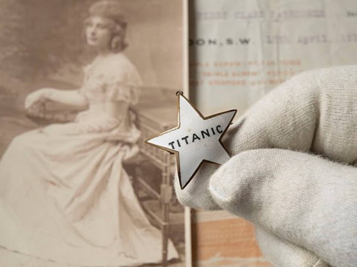 Real-life Titanic love story memento sells for &pound;68,000 at auction
