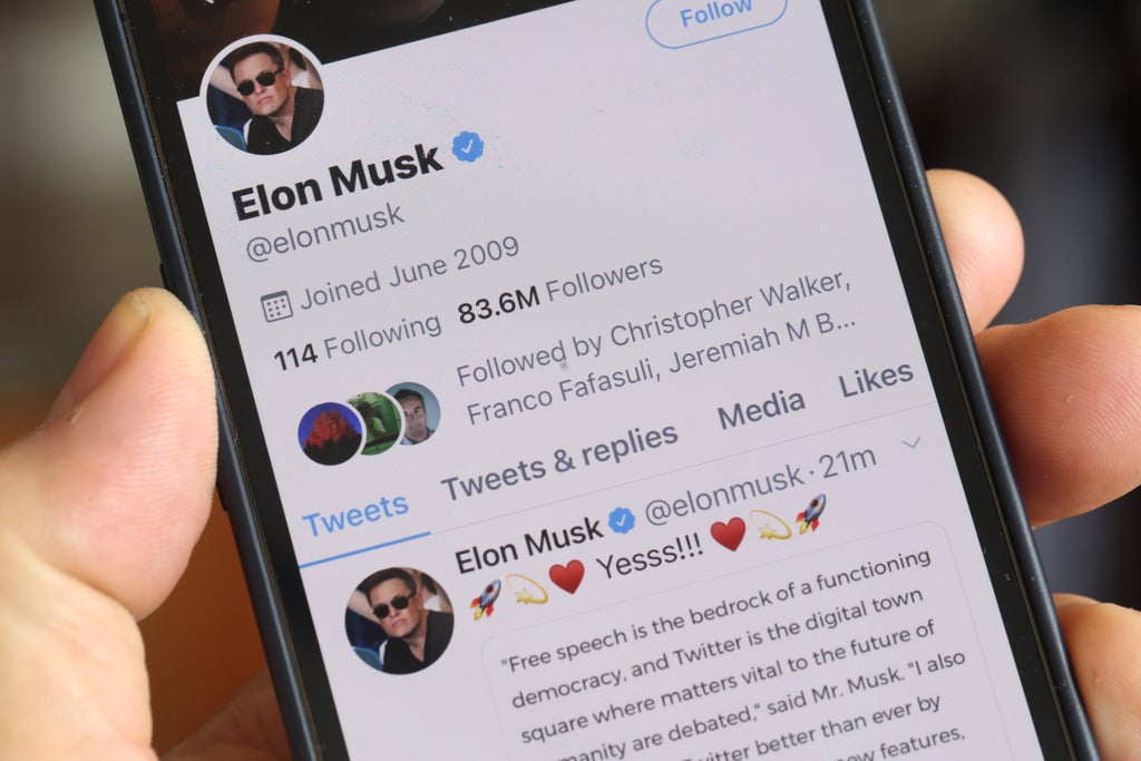 Elon Musk: Tesla boss slams critics who ‘fear free speech’ after $44bn Twitter bid accepted