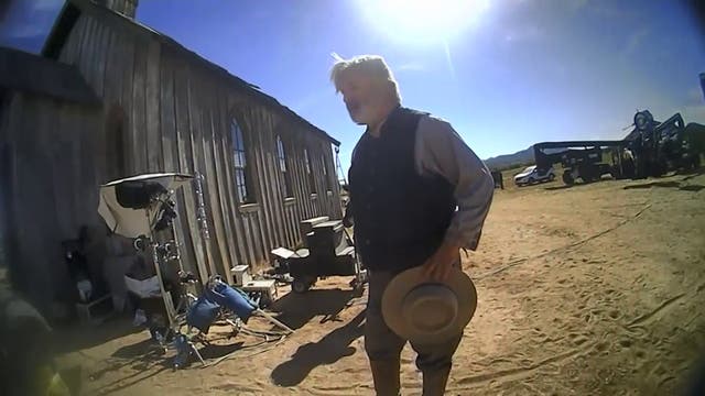 El departamento del alguacil publicó recientemente todos los archivos relacionados con su investigación en curso sobre el tiroteo, incluidas las entrevistas posteriores de Alec Baldwin con los oficiales (Oficina del alguacil del condado de Santa Fe/PA)