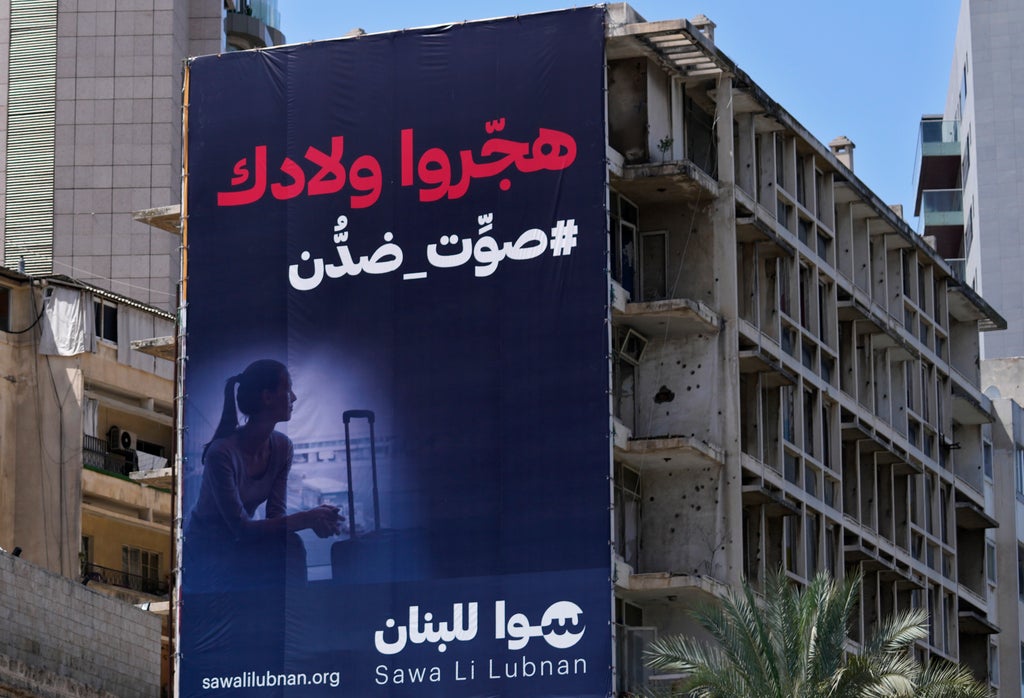 Gurbetçiler, krizden etkilenen Lübnan genel seçimlerinde oy kullanmaya başladı
