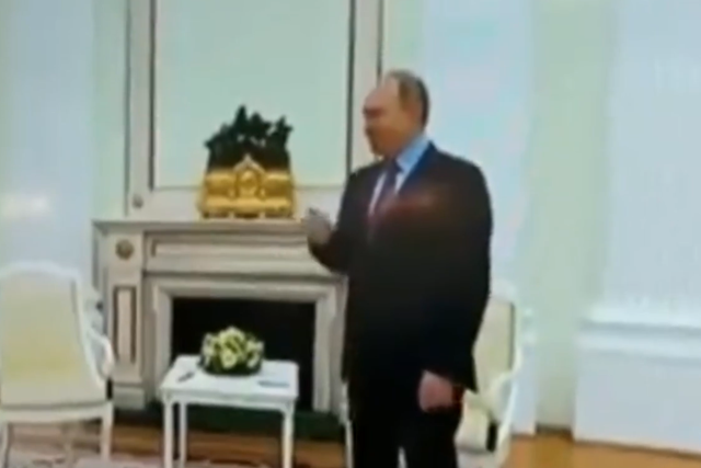 <p>Putin shakes uncontrollably during Lukashenko meeting</p>