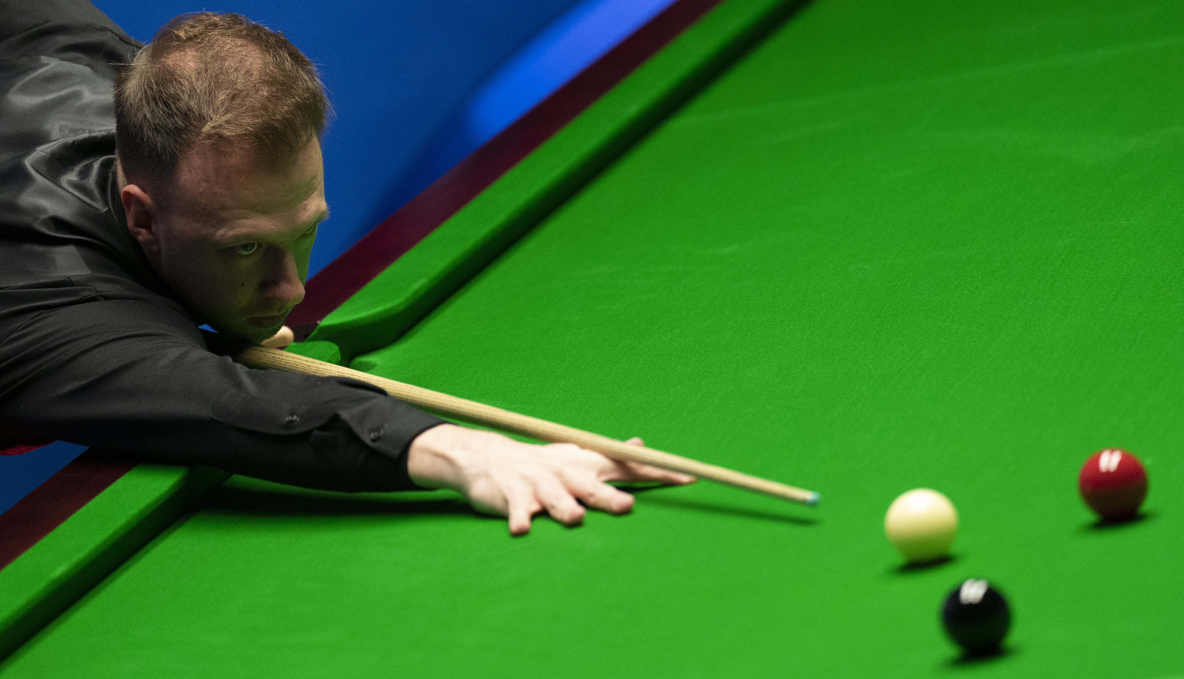 Snooker star Judd Trump sees the funny side as he plays joke on referee The Independent
