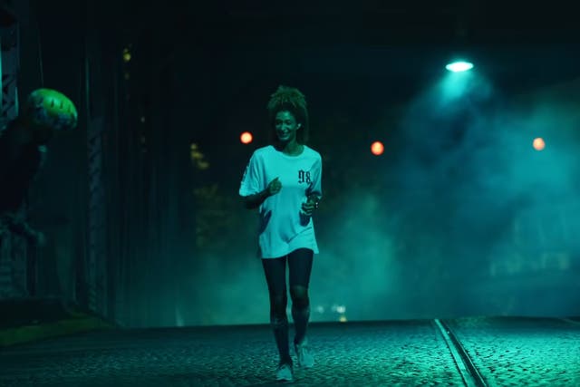 <p>A Samsung Galaxy advert shows a woman running alone at 2am</p>