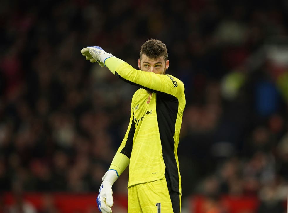 <p>Manchester United's goalkeeper David de Gea gestures</p>