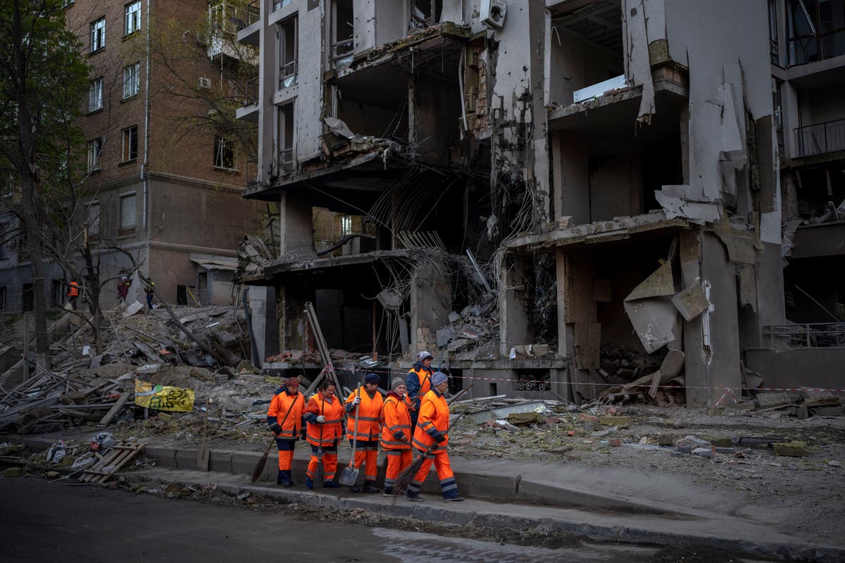 Ukraine news – live: Family ‘extremely worried’ for ‘captured’ UK aid workers