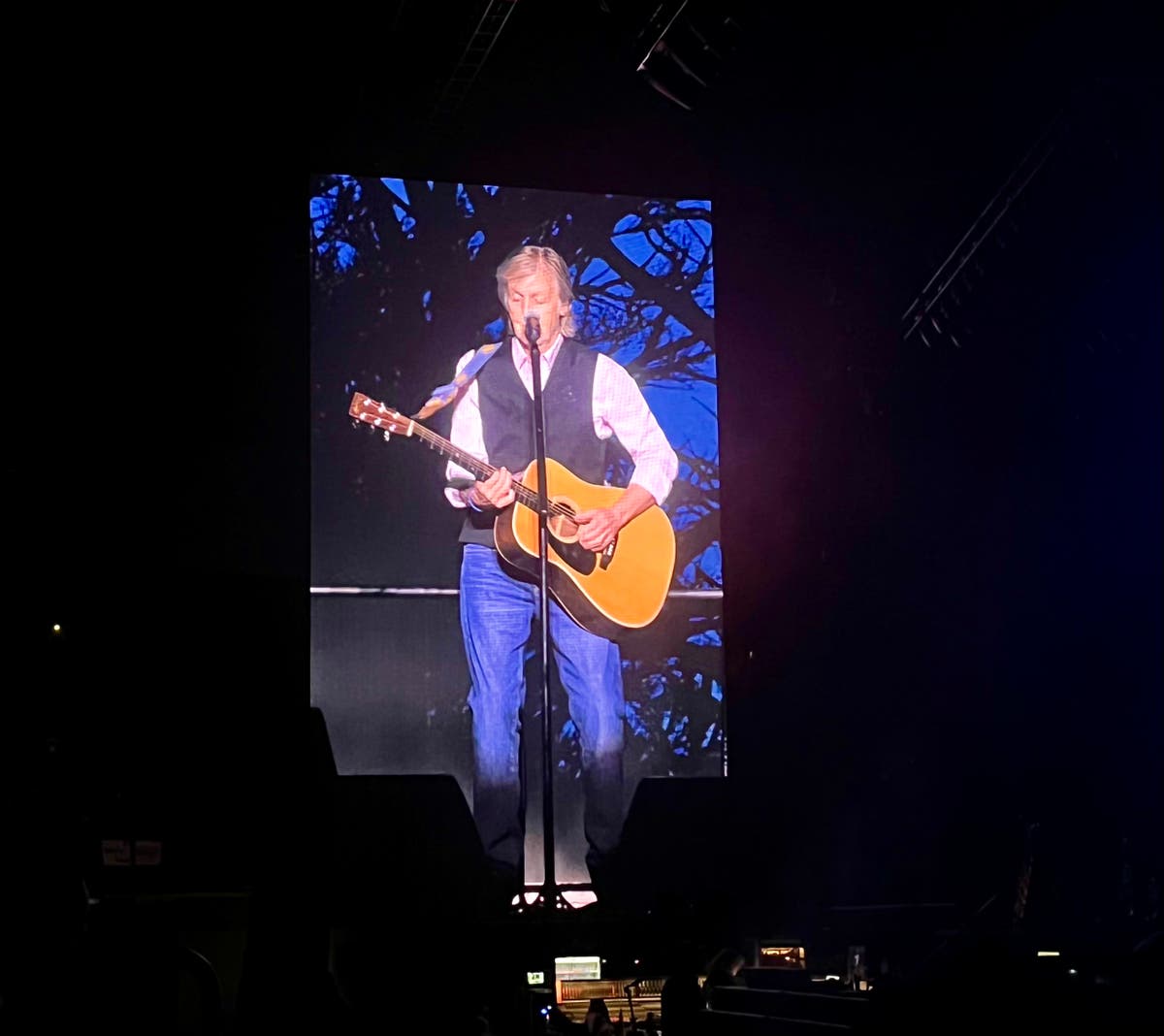 Eles disseram volte, estamos de volta.  It Feels Great’: Duetos de Sir Paul McCartney com John Lennon durante o histórico Spokane Show