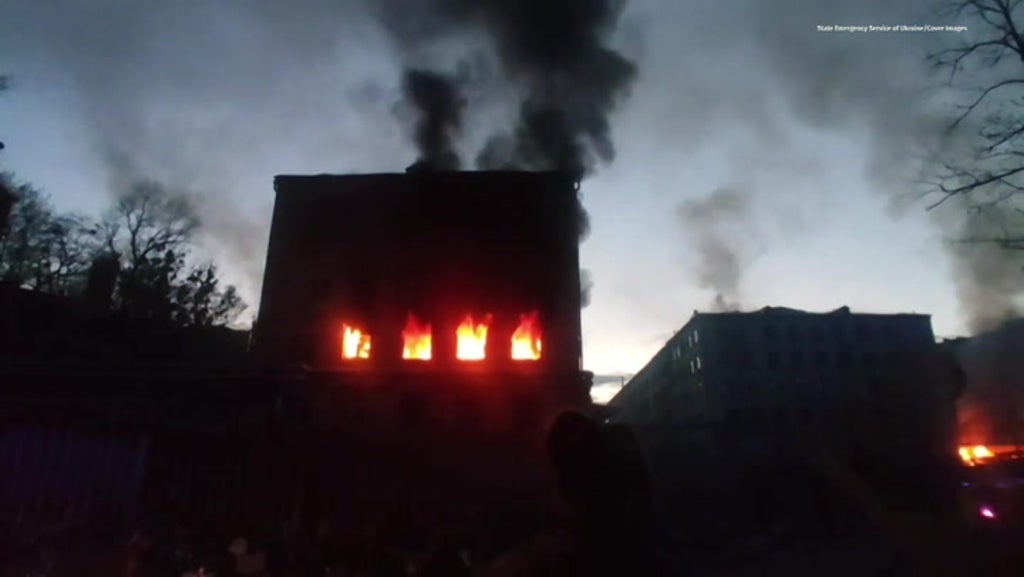 Russian attack destroys apartment building in Kyiv