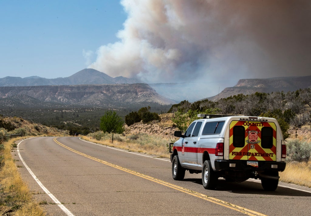 More evacuations expected near dangerous Southwest wildfires