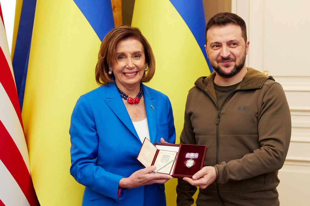 Pelosi visits Kyiv, meets with Ukraine president