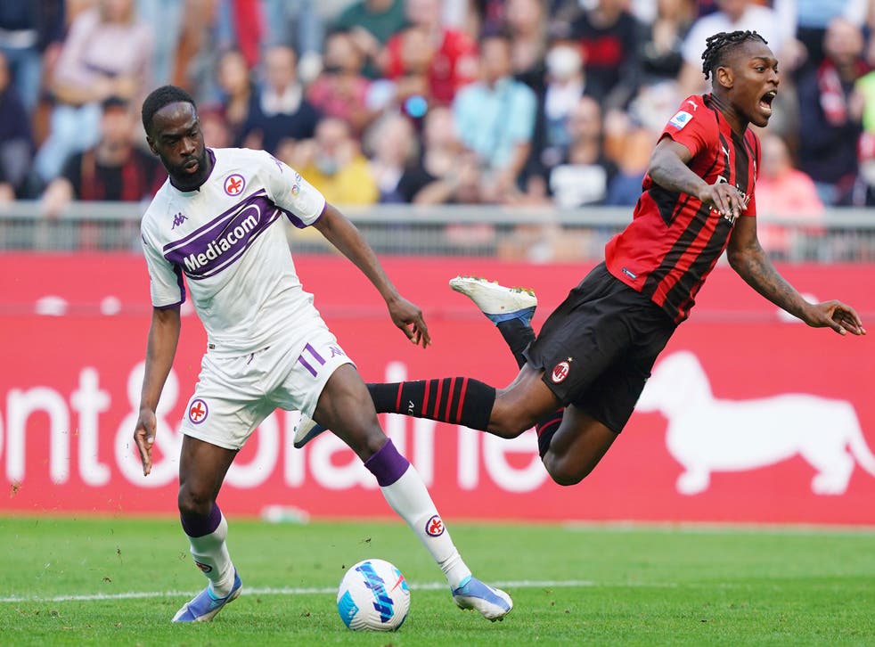AC Milan's Rafael Leao, right, is challenged by Fiorentina's Jonathan Ikone during the Serie A match at San Siro (Spada / LaPresse via AP)