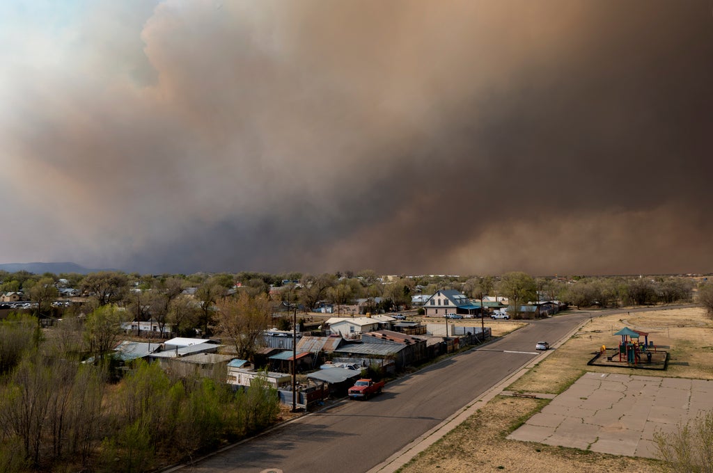 New Mexico wildfire doubles in size, more towns evacuated