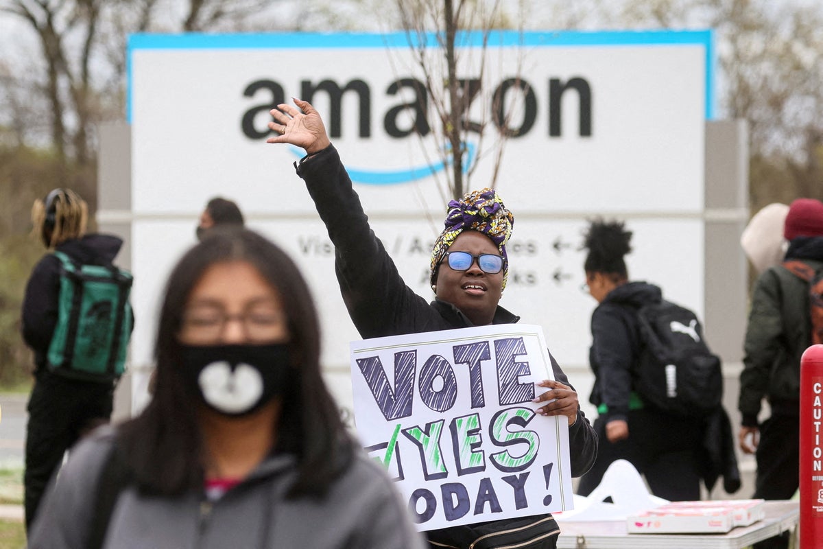 Amazon-Beschäftigte lehnen es bei der zweiten Lagerhauswahl auf Staten ...
