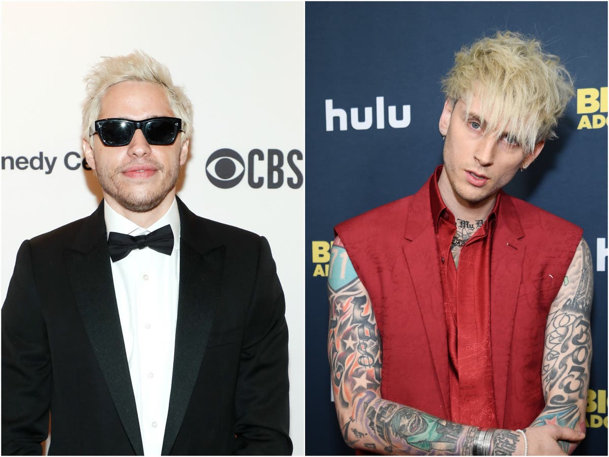 Pete Davidson recalls living with Machine Gun Kelly in his ‘mother’s basement’ as he introduces him onstage in LA Pete Davidson recalls living with Machine Gun Kelly in his ‘mother’s basement’ as he introduces him onstage in LA