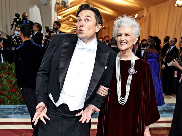 <p>Elon Musk attends the Met Gala with his mother Maye Musk </p>