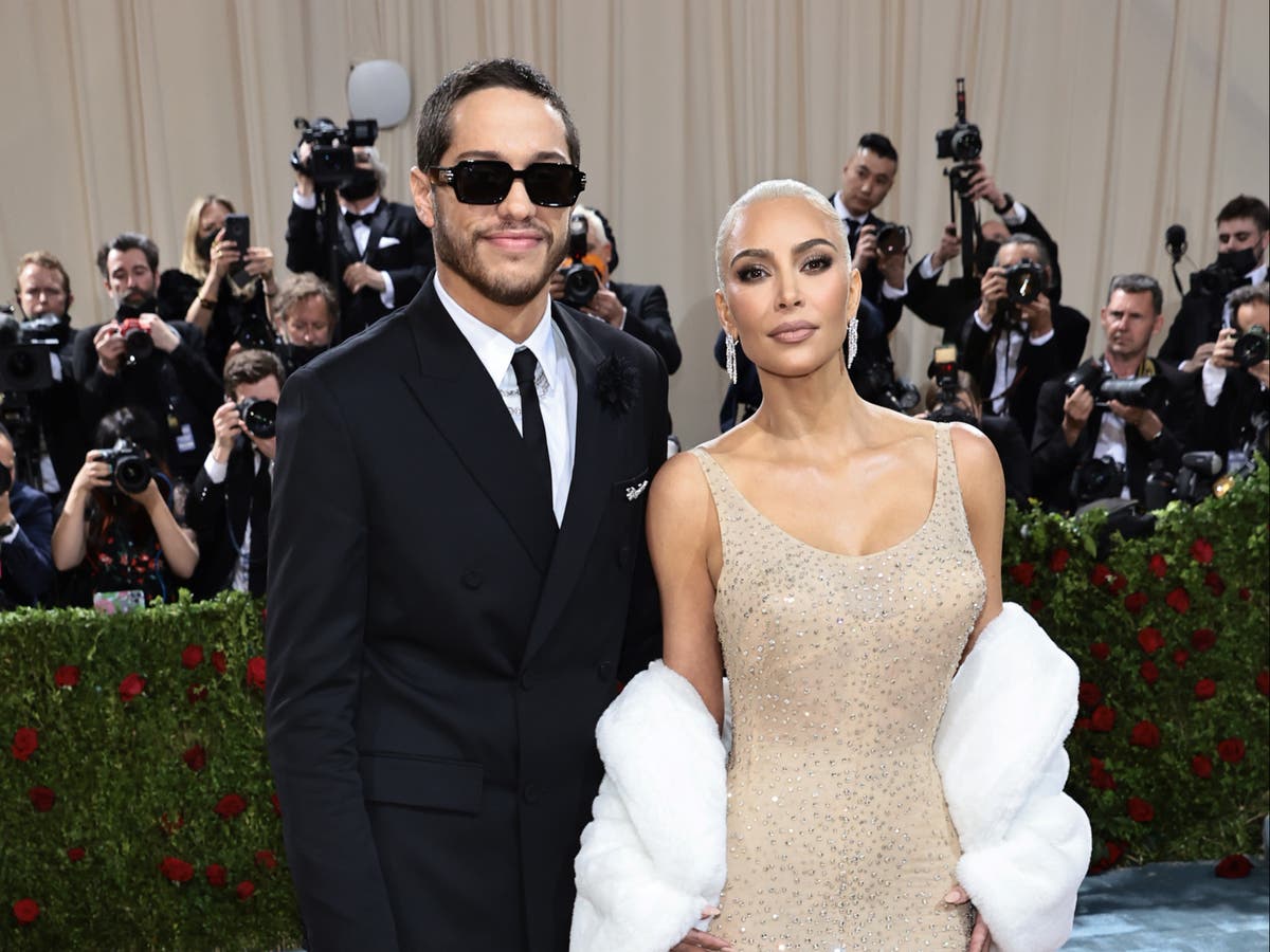 Pete Davidson helps Kim Kardashian up Met Gala steps as she struggles in Marilyn Monroe&rsquo;s dress