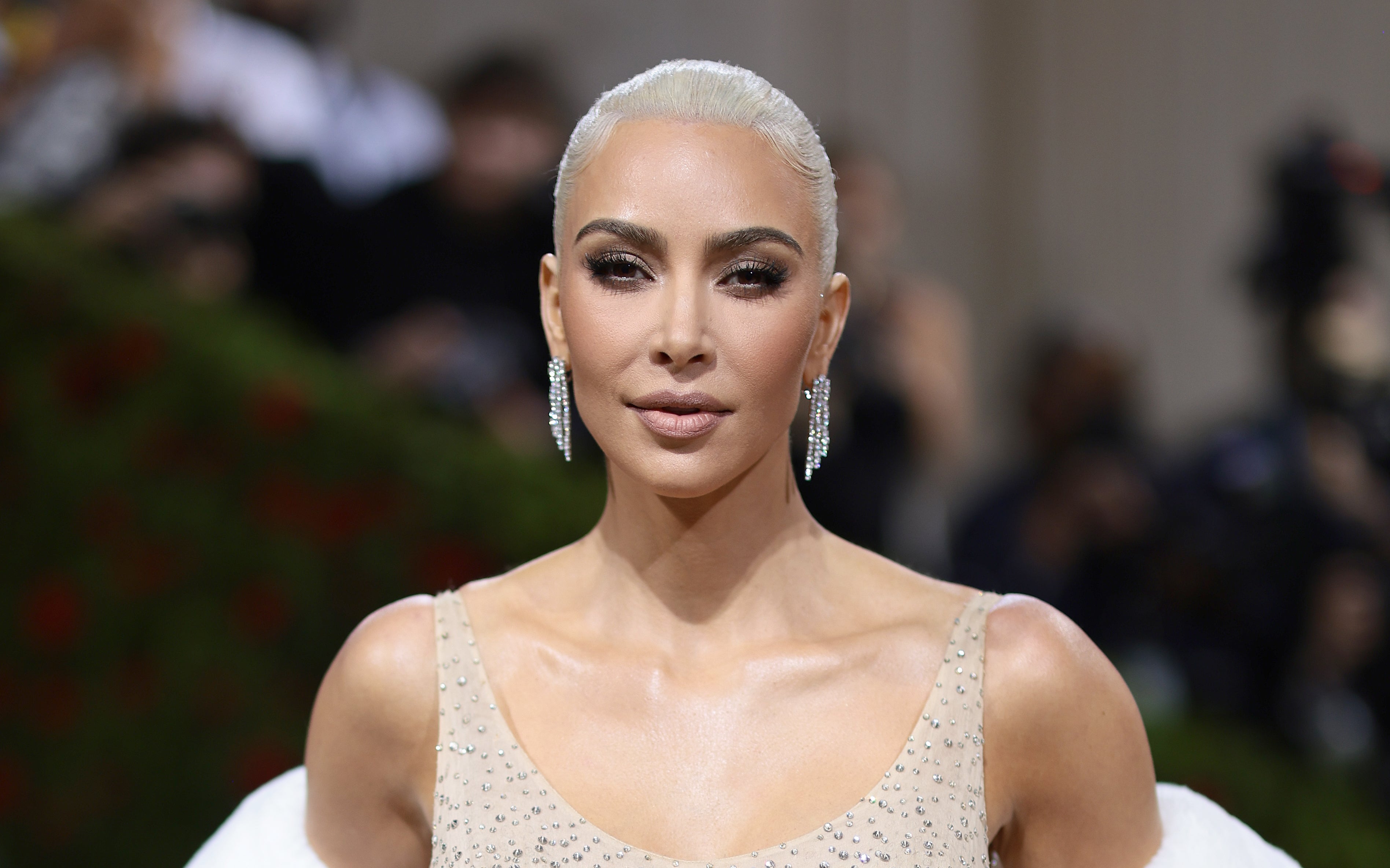 Kim Kardashian underwent 14-hour hair transformation to channel Marilyn  Monroe at Met Gala | The Independent