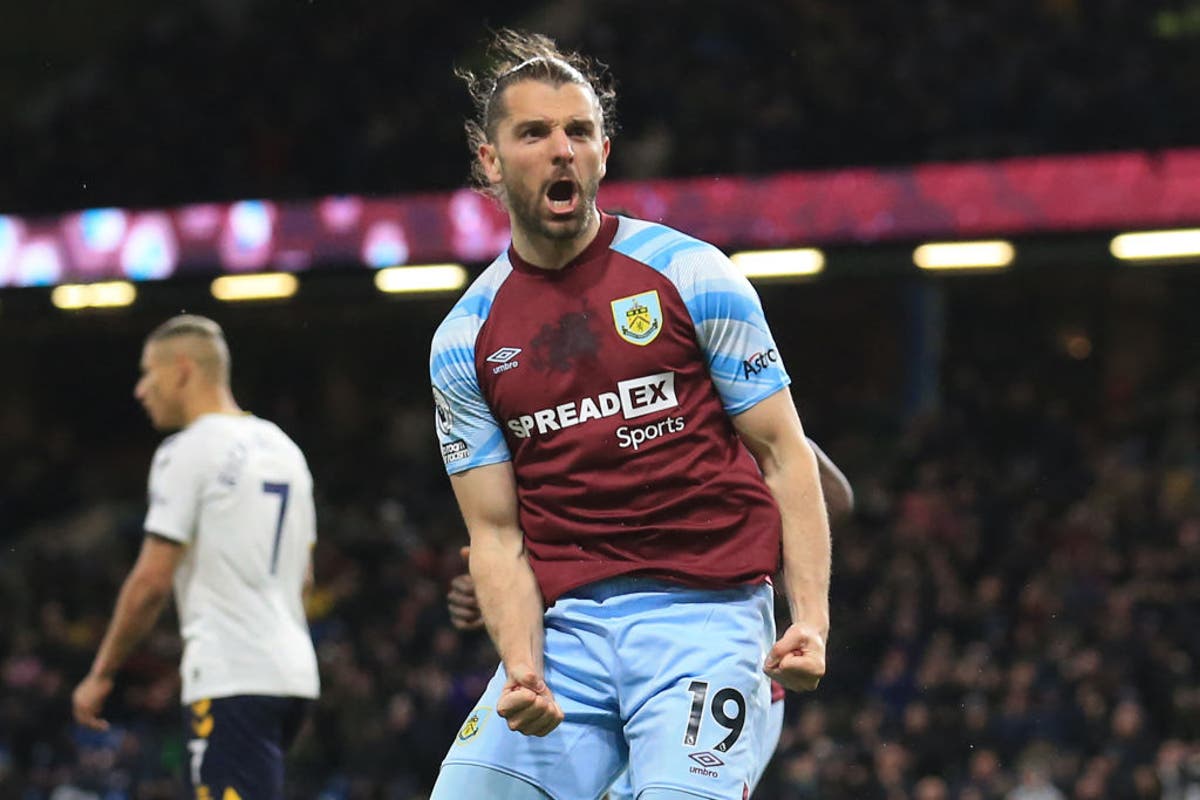 Jay Rodriguez signs new two-year deal with Burnley