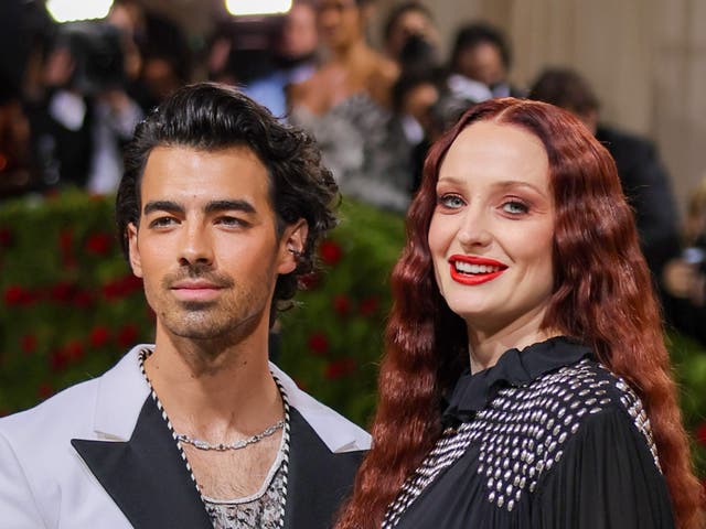 <p>Joe Jonas and Sophie Turner</p>