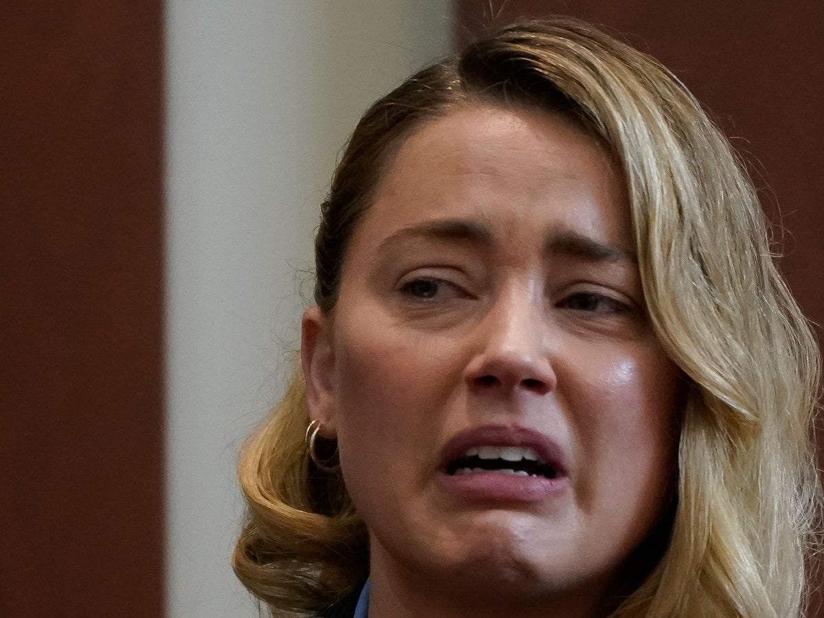 Amber Heard recalls leaving Johnny Depp's private island with his daughter Lily Rose after 'death threat' | The Independent