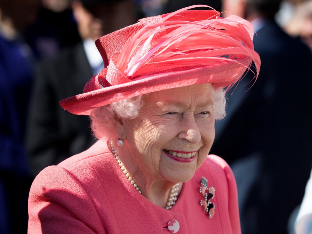 Queen pulls out of 2022 summer garden parties
