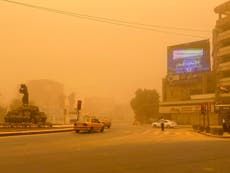 Iraq dust storm hospitalizes 1,000 people and suspends flights