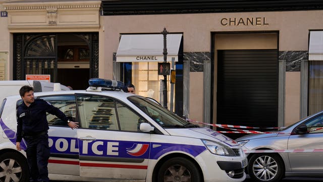 Chanel jewelry boutique in Paris held up by armed men | The Independent