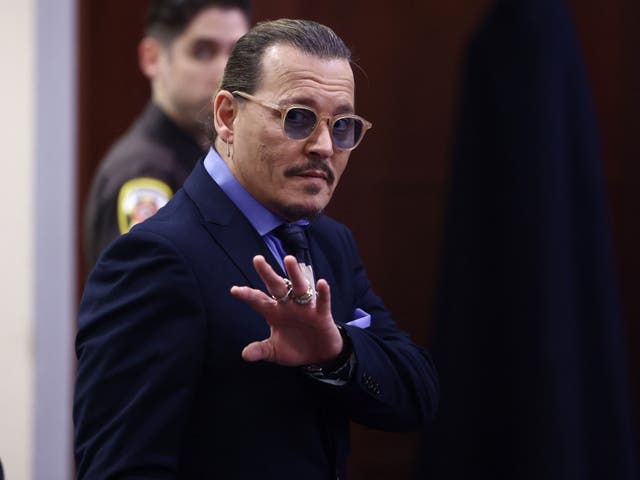 Johnny Depp en el juzgado del condado de Fairfax en Fairfax, Virginia, el 5 de mayo de 2022