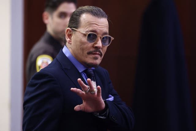 Johnny Depp en el juzgado del condado de Fairfax en Fairfax, Virginia, el 5 de mayo de 2022