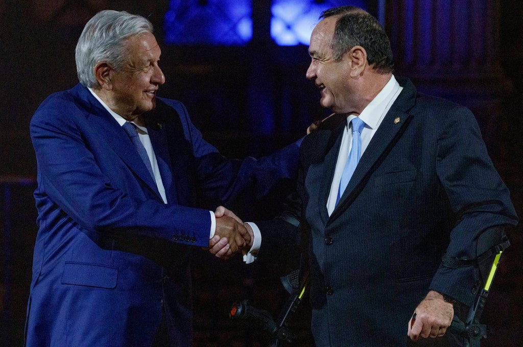 Meksika cumhurbaşkanı Guatemala'da bölge turuna başladı