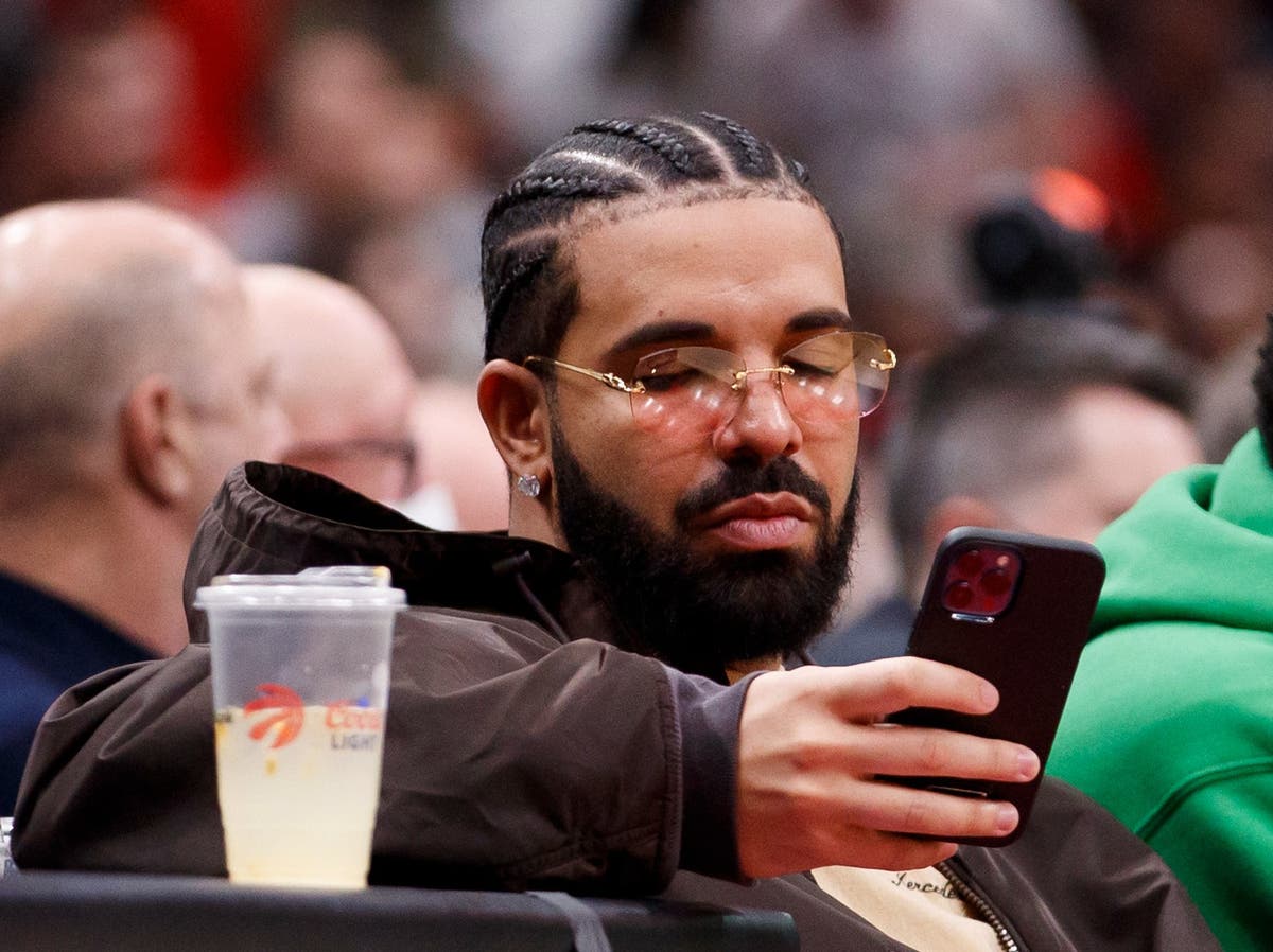 Wife of troll who Drake messaged after &lsquo;ghostwriter&rsquo; jibe speaks out