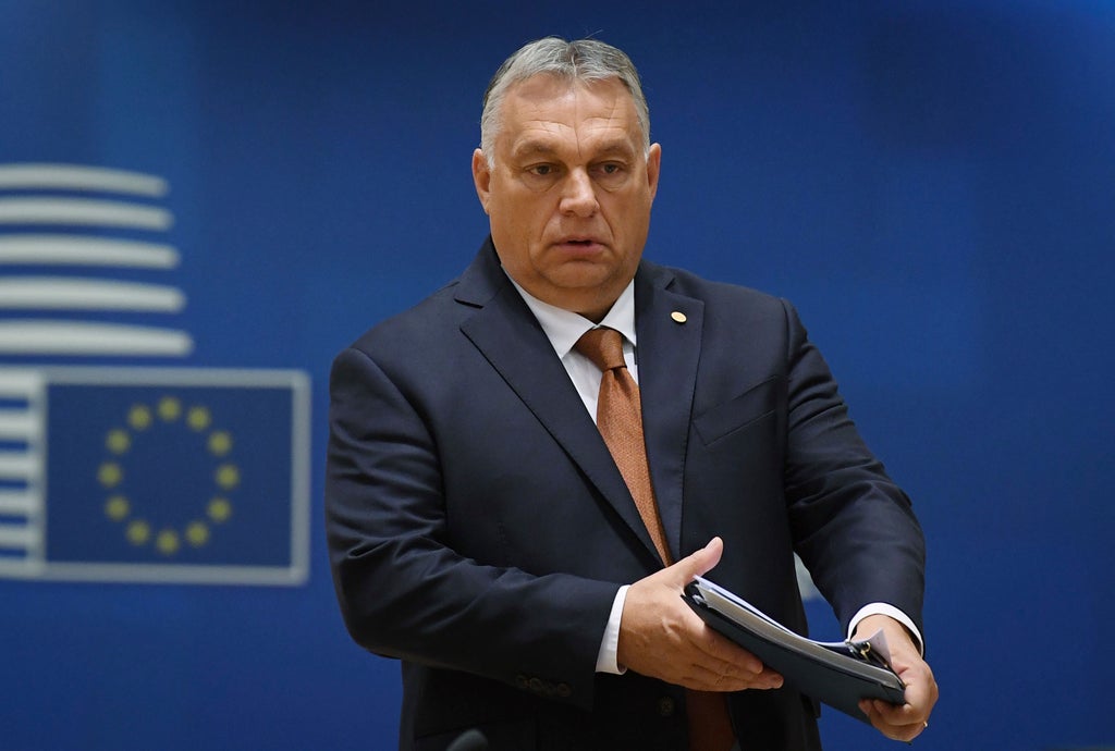 Orban, Macaristan'ın Rusya'dan petrol ithalatına yönelik AB yasağını desteklemeyeceğini söyledi