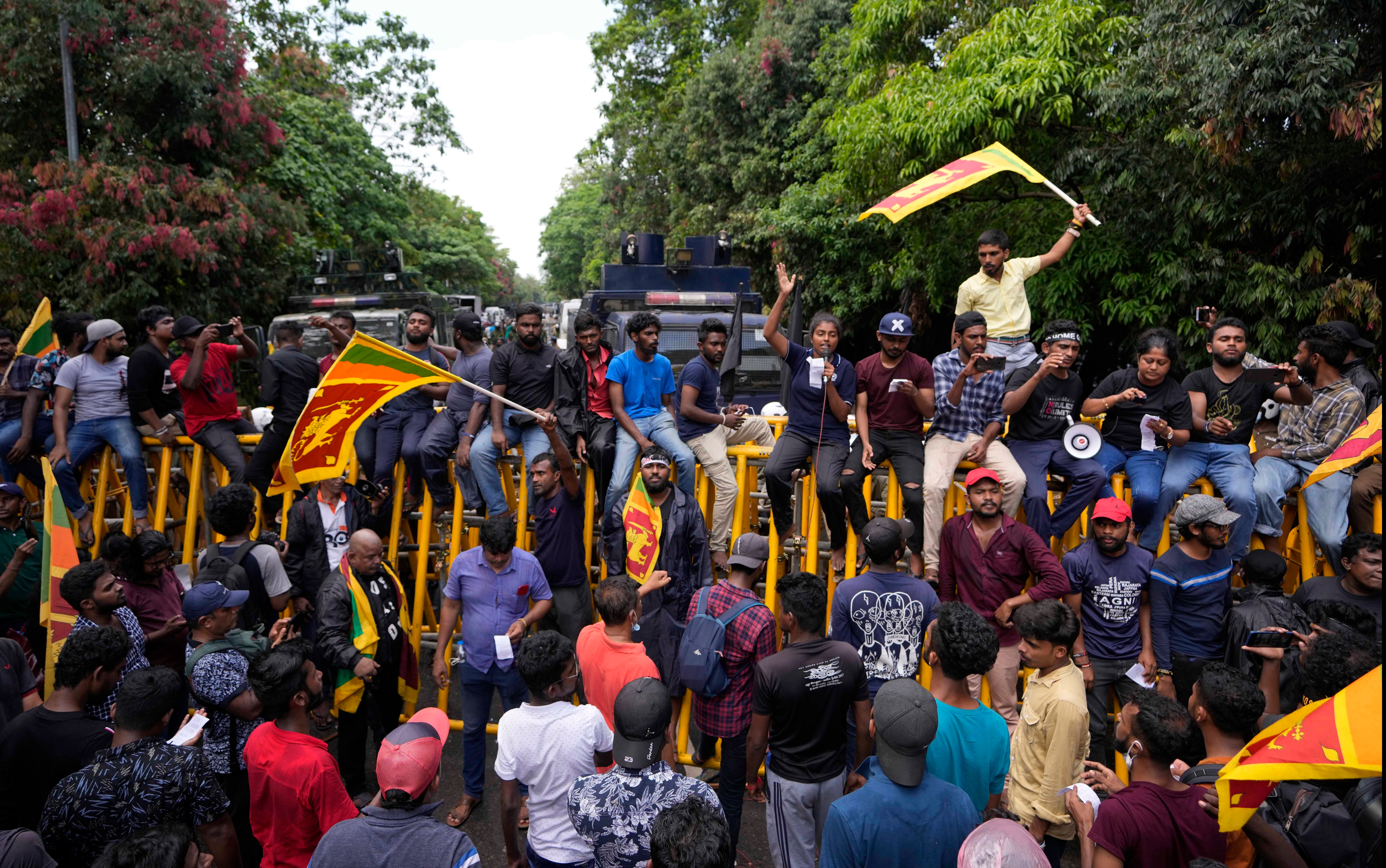 Sri Lankans demand the resignation of the government in Colombo
