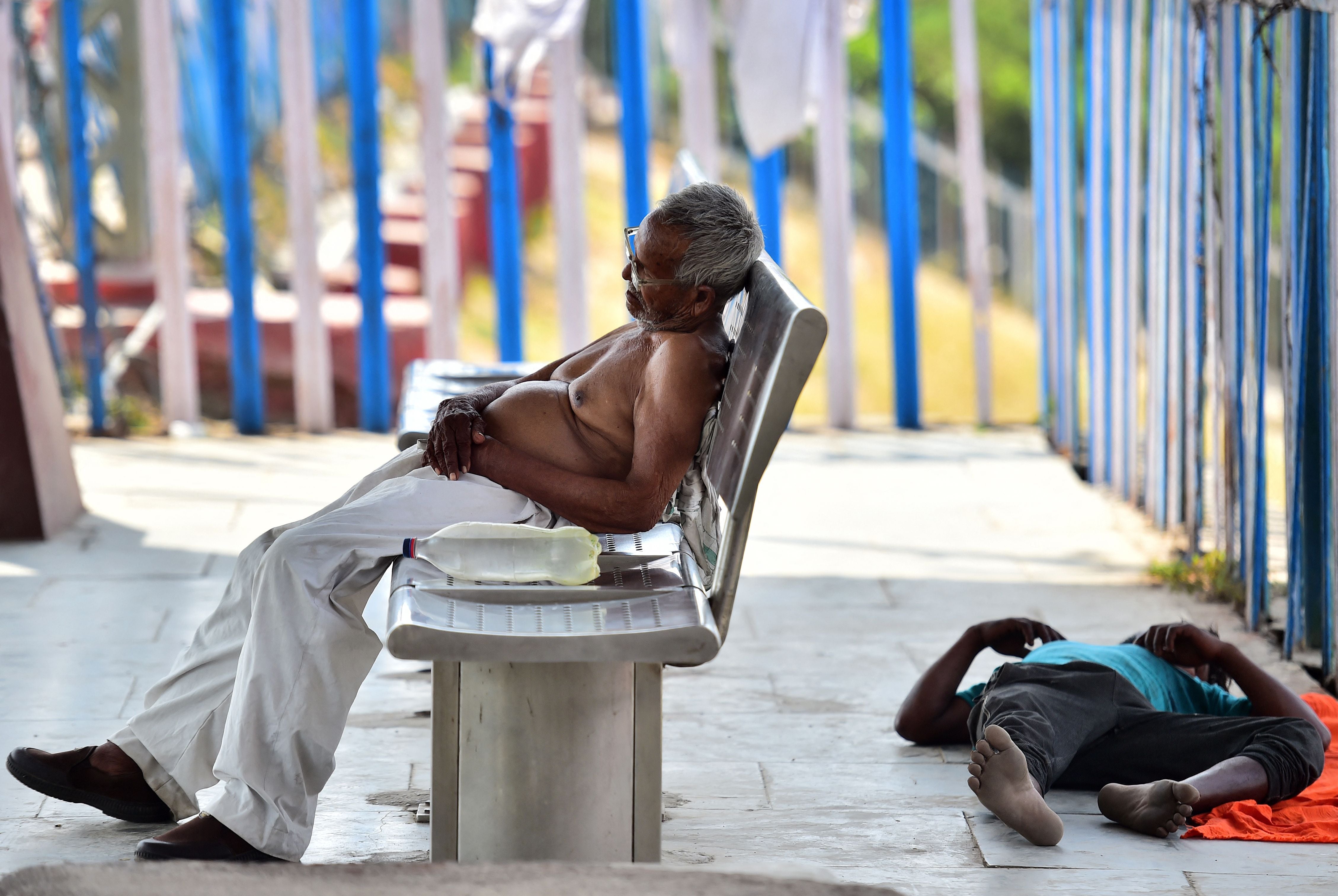 <p>People rest on a platform at Daraganj railway station in Allahabad, Uttar Pradesh</p>