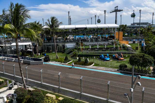 <p>La Fórmula 1 disfruta de las vistas y los sonidos de un primer fin de semana de carreras en Miami</p>