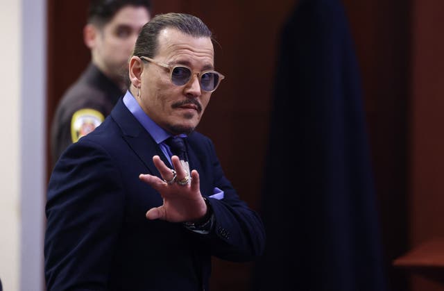 Johnny Depp en el juzgado del condado de Fairfax en Fairfax, Virginia, el 5 de mayo de 2022