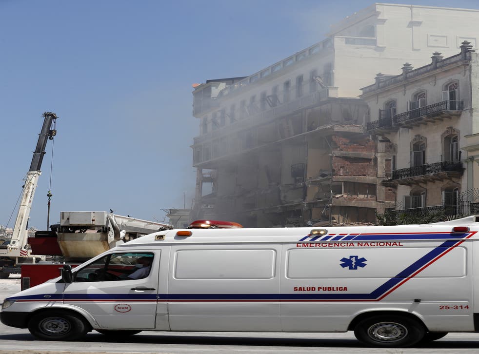 <p>Bir patlamanın kaydedildiği 6 Mayıs 2022, Havana, Küba'daki Hotel Saratoga'nın cephesinden bir görünüm</p>