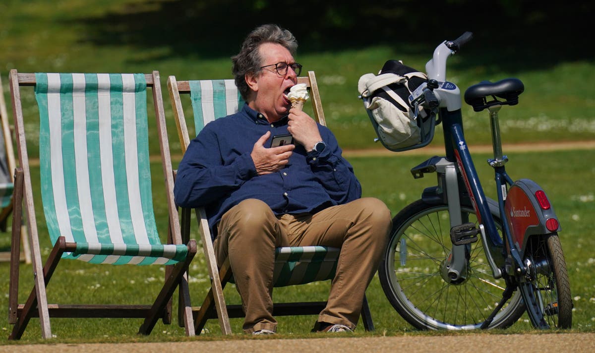 Spring feeling like summer with warm weekend ahead for many Spring feeling like summer with warm weekend ahead for many