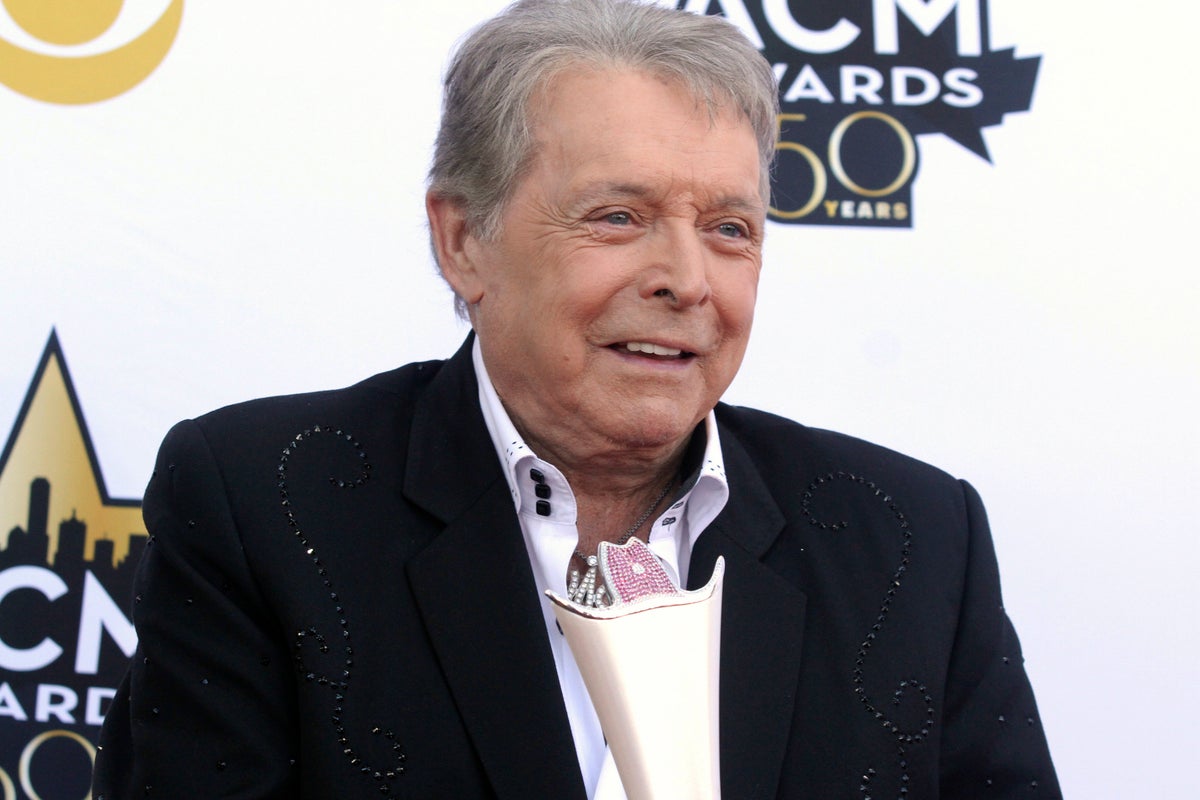mickey gilles net worth - Ilustrasi 3
