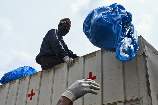 <p>File: Workers dispose off waste at a hospital during a government-imposed nationwide lockdown as a preventive measure against the coronavirus infection in Srinagar, India</p>