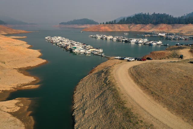 Lago Shasta con niveles bajos de agua en julio de 2021