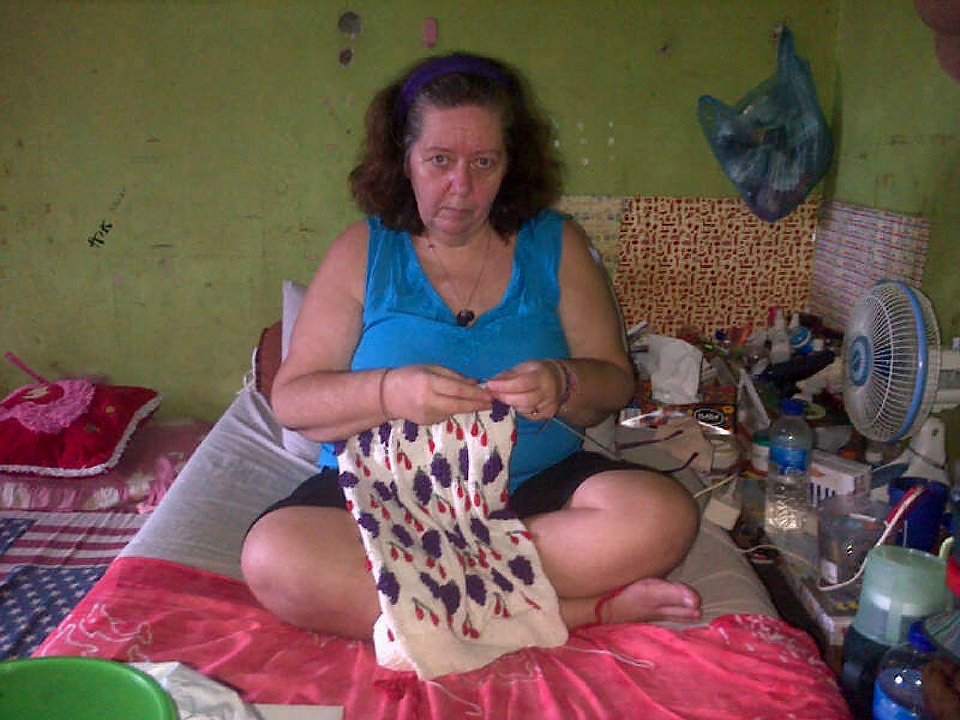 Lindsay Sandiford knitting in Kerobokan prison