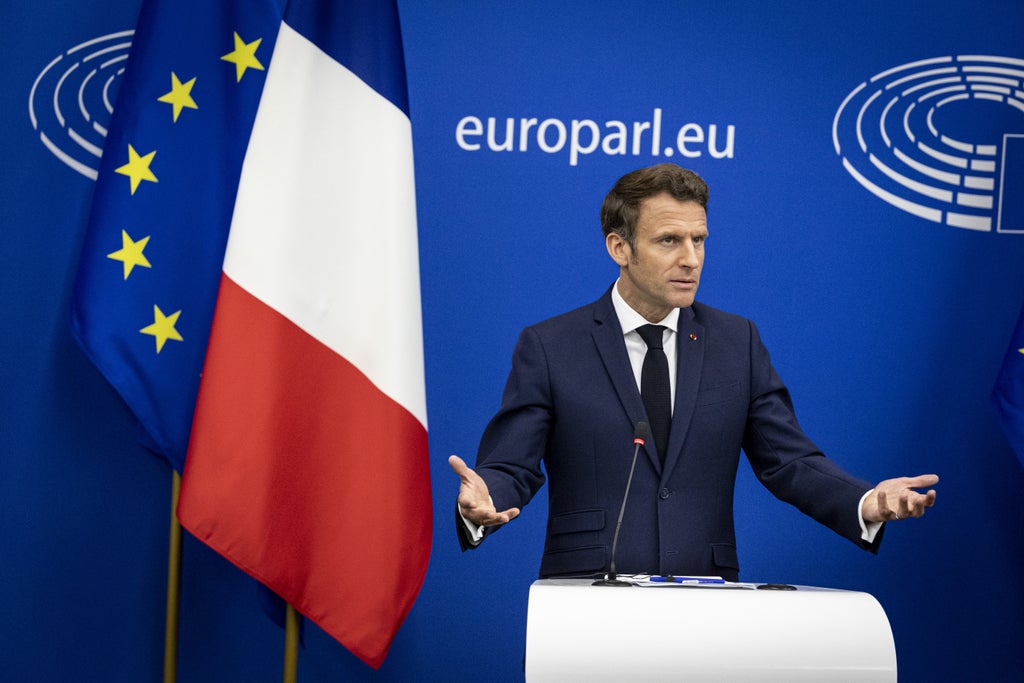 Macron calls for ‘new European political community’ that could include Britain SEI103126955